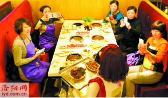 洛陽(yáng)餐飲住宿服務(wù)邁入智能時(shí)代 首款餐飲服務(wù)智能機(jī)器人正式上崗